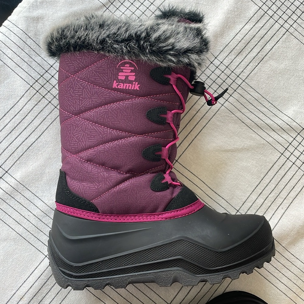 Kids Kamik snow boot with faux fur, so cute and only worn once! - Picture 4 of 6